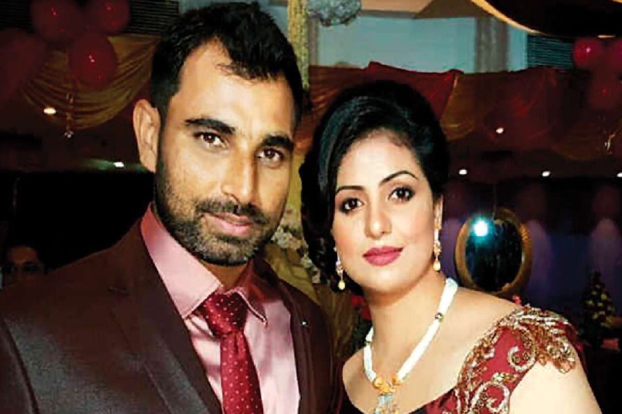 হাসিন দাবি করেছিলেন, দুবাই বিমানবন্দরে দেখা করেছিলেন আলিশবা এবং শামি। সেই অভিযোগ মেনে নিয়েছিলেন আলিশবা। জানিয়েছিলেন, ওই সাক্ষাৎ ছিল কাকতালীয়। আচমকাই দেখা হয়েছিল দু’জনের। 