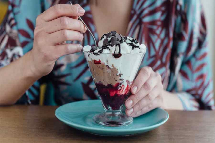  বেশি মিষ্টি খেলে কমে যেতে পারে প্রতিরোধ ক্ষমতাও।