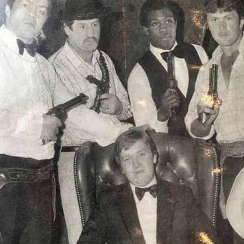 আইনের চোখে পলের অপরাধী হওয়া মাত্র ১৭ বছর বয়সে। ওই বয়সেই জেল হয়েছিল পলের। যদিও ১৯৭১ সালে তাঁর কোন অপরাধে ওই শাস্তি হয়েছিল, সে সম্পর্কে বিশেষ কিছু জানা যায়নি।