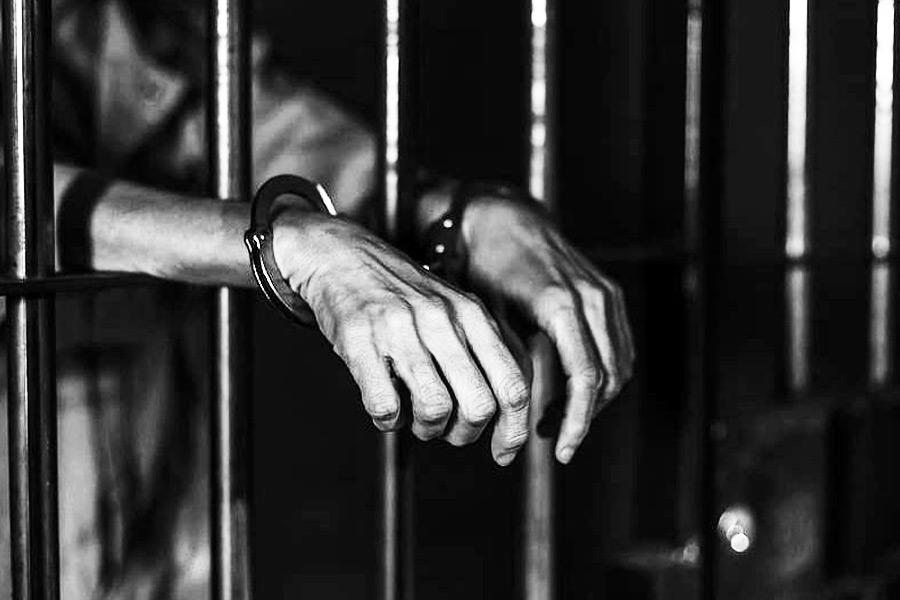 লিভারপুলের একটি জেলে ৫ বছর বন্দিদশায় থাকাকালীন আবার বক্সিং রিংয়ে নামার সুযোগ পেয়েছিলেন পল। বুটল এলাকায় স্থানীয় এক ম্যাজিস্ট্রেটের মেপল লিফ অ্যামেচার বক্সিং ক্লাবে যোগদানের অনুমতিও পেয়ে যান। 