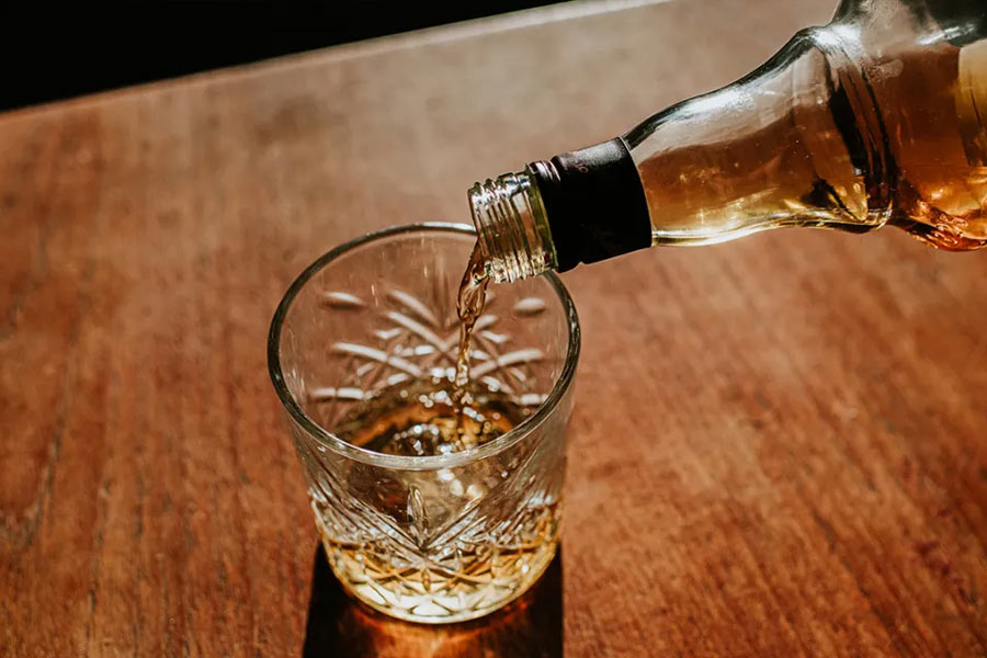 মদ্যপান করে ঝামেলা করা বা অপরাধমূলক সমাজবিরোধী আচরণের জন্য ওয়েকফিল্ড সিটি সেন্টারে পলকে নিষিদ্ধ করা হয়েছিল। তবে ৩০ বছর বয়সে নতুন করে শুরু করেছিলেন পল। ওই বয়সেই পেশাদার বক্সার হিসাবে আত্মপ্রকাশ করেন তিনি। 