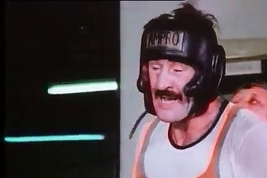 পেশাদার বক্সার হিসাবে পলের প্রথম লড়াই ছিল ’৭৮-এ। তবে ৬ ফুট ৩ ইঞ্চি উচ্চতার ১০১ কিলো ওজনধারী পলের জবরদস্ত ঘুষির ঘায়ে দ্বিতীয় রাউন্ডে নিজের টুল ছেড়ে উঠতেই পারেননি তাঁর প্রতিদ্বন্দ্বী। 