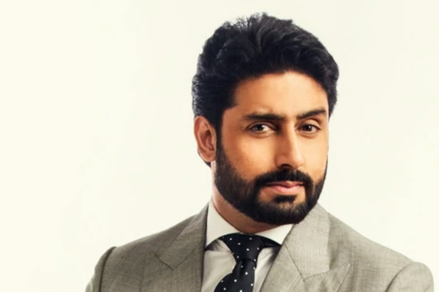 কিন্তু ‘রিফিউজি’ ছবির আগেই অভিষেক অন্য একটি ছবির জন্য কাজ শুরু করে দিয়েছিলেন। রাকেশ ওমপ্রকাশ মেহরার পরিচালনায় ‘সমঝৌতা এক্সপ্রেস’ ছবির শুটিং সামান্য এগিয়ে গিয়েছিল। কিন্তু কোনও অজানা কারণে এই ছবির কাজ বন্ধ হয়ে যায়।