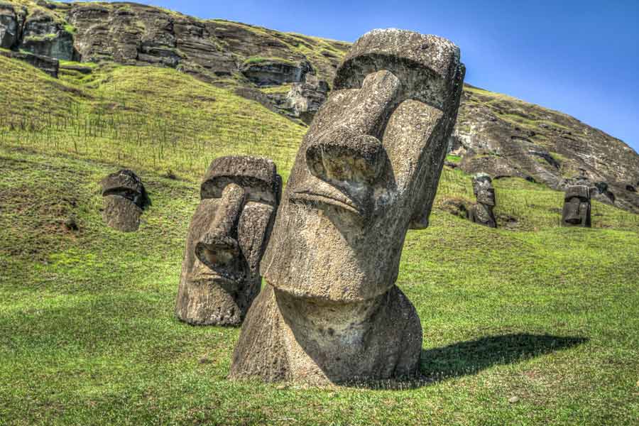 নতুন দেশ খোঁজার জন্য তিনি দেশের সাত অভিযাত্রীকে পাঠিয়ে দেন। জানান, এমন দেশ খুঁজতে হবে, যেখানে বাসের পাশাপাশি ইয়াম (এক ধরনের কচু) চাষ করা যাবে।