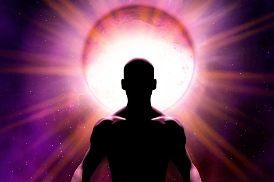 তাঁরা যেন সত্যি সত্যিই ‘শক্তিমান’। একেক জনের আশ্চর্য ক্ষমতার কথা জানলে হতবাক হবেনই। কারও মগজাস্ত্র এতটাই ক্ষুরধার যে, এক ঝলক কোনও কিছু দেখেই তা দীর্ঘ দিন মনে রাখতে পারেন। আবার কেউ তীব্র ঠান্ডার মধ্যেও ‘শর্টস’ পরেই ধ্যান করতে পারেন। কেউ আবার না খেয়েই দীর্ঘ দিন দিব্য বেঁচেছিলেন। কেউ তো পর্দার ‘স্পাইডারম্যানে’র মতোই তরতরিয়ে উঁচু বহুতলে উঠে ভেল্কি দেখান। বাস্তব জীবনের এমনই সব মহাশক্তিধরদের কাহিনি তুলে ধরা হল এখানে। 