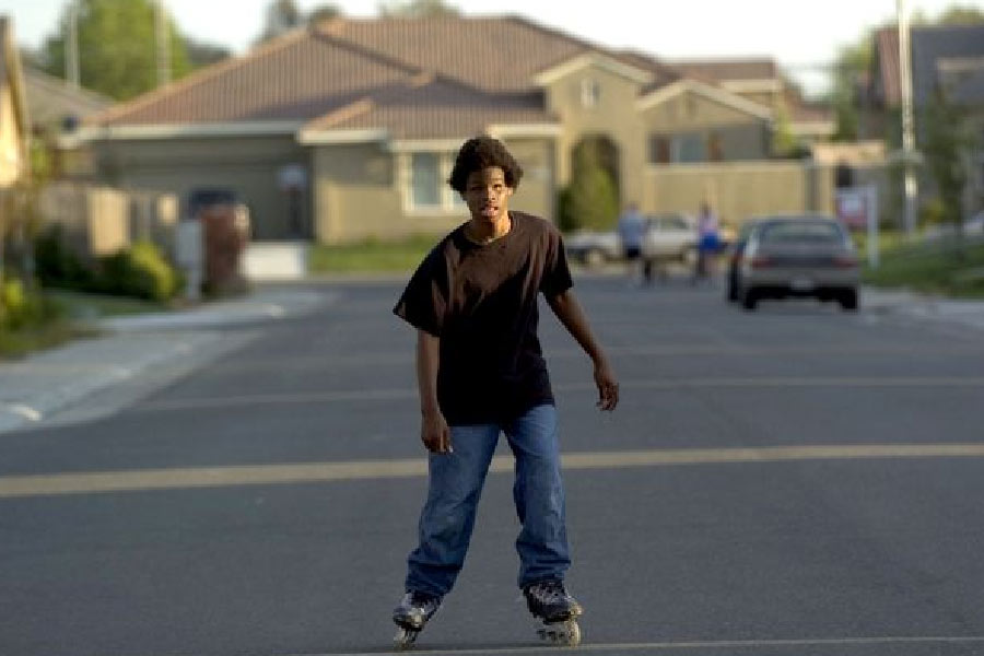 ‘মানব ডলফিন’ কখনও দেখেছেন? ভাবছেন, এ আবার হয় নাকি! বেন আন্ডারউড ছিলেন ‘মানব ডলফিন’। তাঁর যখন মাত্র ৩ বছর বয়স, সেই সময় রেটিনায় বাসা বেঁধেছিল ক্যানসার। যার জেরে চোখ বাদ দেওয়া হয়েছিল বেনের। 