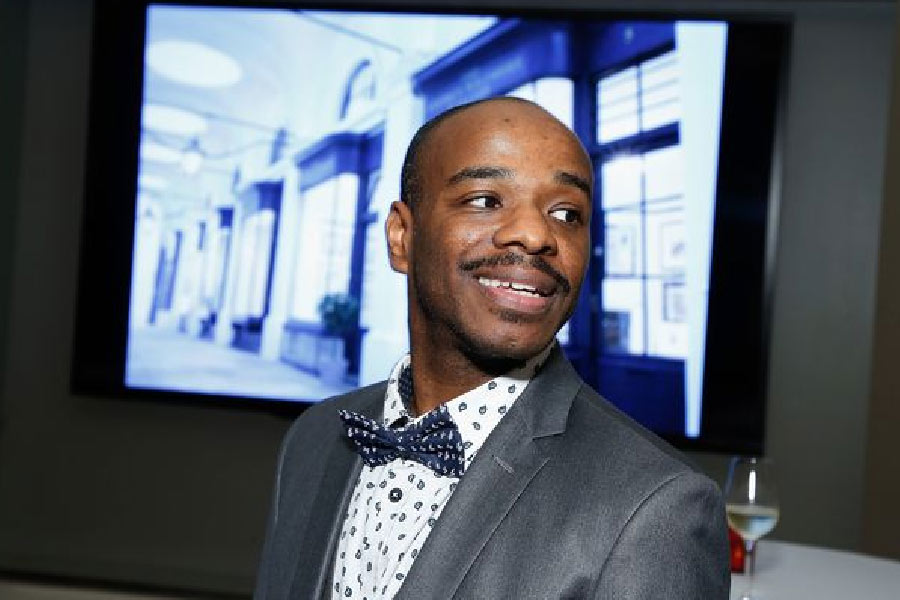 কিমের যেমন ‘ফটোগ্রাফিক মেমোরি’ ছিল, অর্থাৎ কিনা কোনও কিছু এক ঝলক দেখেই তা মনে রাখতে পারা। সে রকমই ক্ষমতার অধিকারী ব্রিটিশ স্থপতি স্টিফেন উইল্টশায়ার। কিমের মতো স্টিফেনও অটিজমে আক্রান্ত।