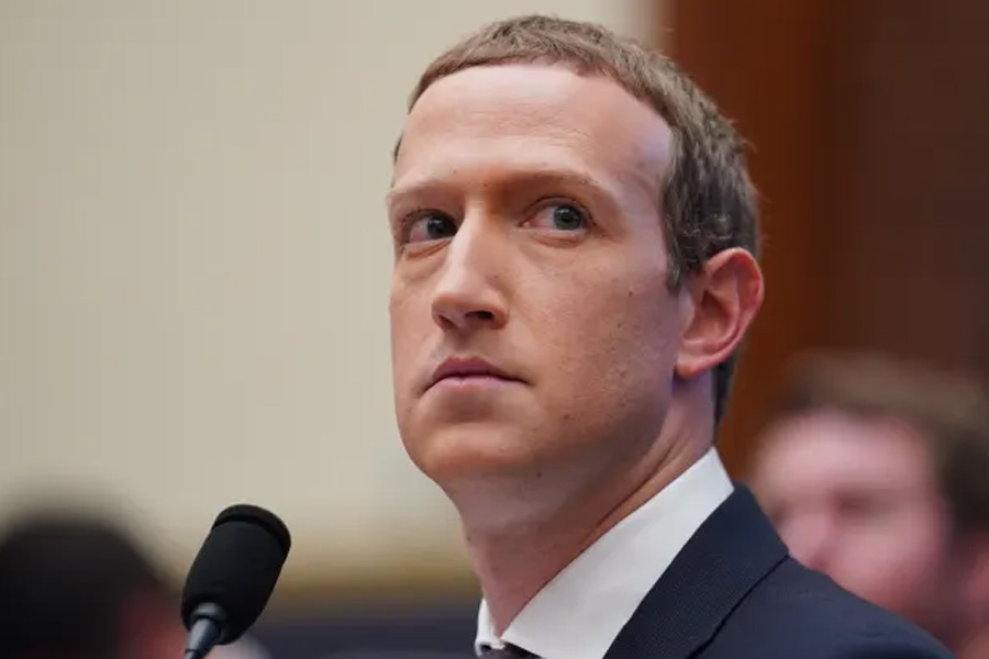 ২০১৬ সালে মার্ক জ়াকারবার্গকে একটি সাক্ষৎকারে সরাসরি প্রশ্ন করা হয়, তিনি মানুষের বেশে আসলে ভিন্‌গ্রহী সরীসৃপ কি না। প্রশ্নটি অত্যন্ত ‘বোকা বোকা’ বলে মন্তব্য করেছিলেন মেটার কর্ণধার।