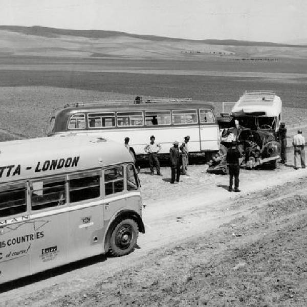 ১৯৫৭ সালে পরিষেবা চালুর প্রথম দিনে নাকি ২০ জন যাত্রীকে নিয়ে লন্ডন থেকে কলকাতার উদ্দেশে রওনা দিয়েছিল এই বাস। 