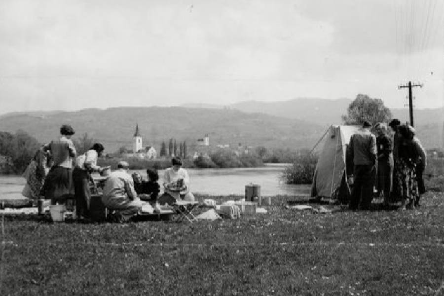 প্রচলিত আছে, পুরো যাত্রাপথে বাসটিকে প্রায় ৮ হাজার কিলোমিটার দীর্ঘ সমুদ্রপথও পেরোতে হত জাহাজে করে।
