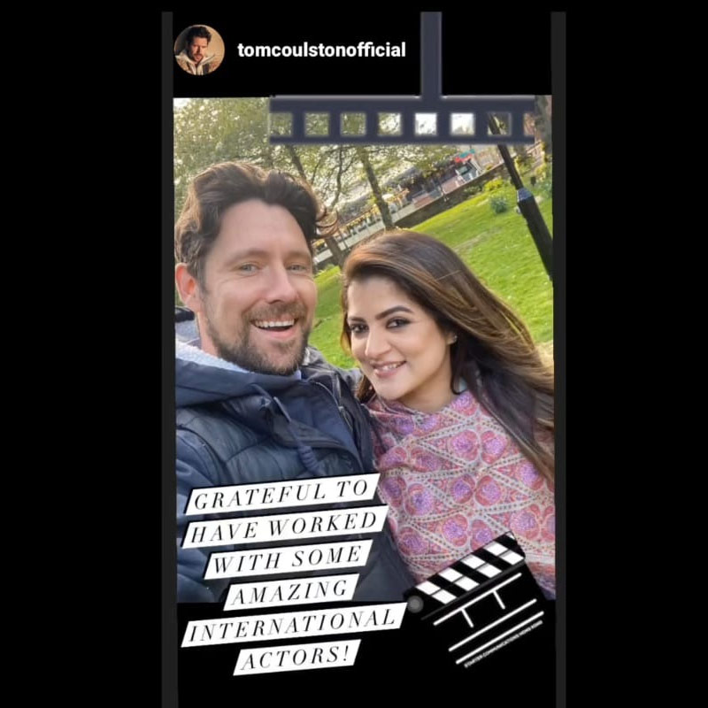 ‘রবীন্দ্রনাথ কাব্য রহস্য’ ছবির সহ অভিনেতা টম কুলস্টনের সঙ্গে শ্রাবন্তী।