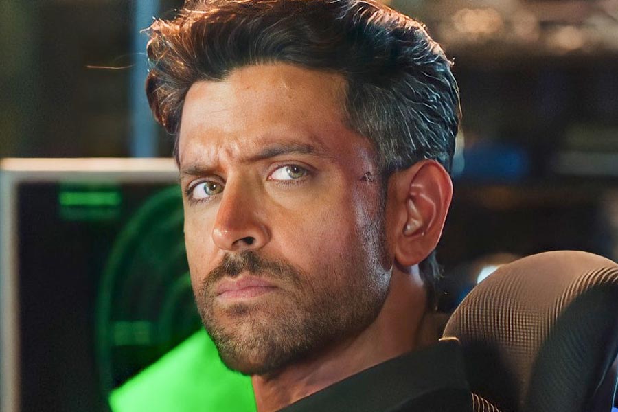 কবিরের চরিত্রটি দর্শক আগেই দেখেছে। ২০১৯ সালে মুক্তি পেয়েছিল সিদ্ধার্থ আনন্দ পরিচালিত ‘ওয়ার’। সেই সিনেমায় প্রথম প্রকাশ্যে আসে কবির চরিত্রটি। এই চরিত্রে অভিনয় করেছিলেন হৃতিক রোশন।