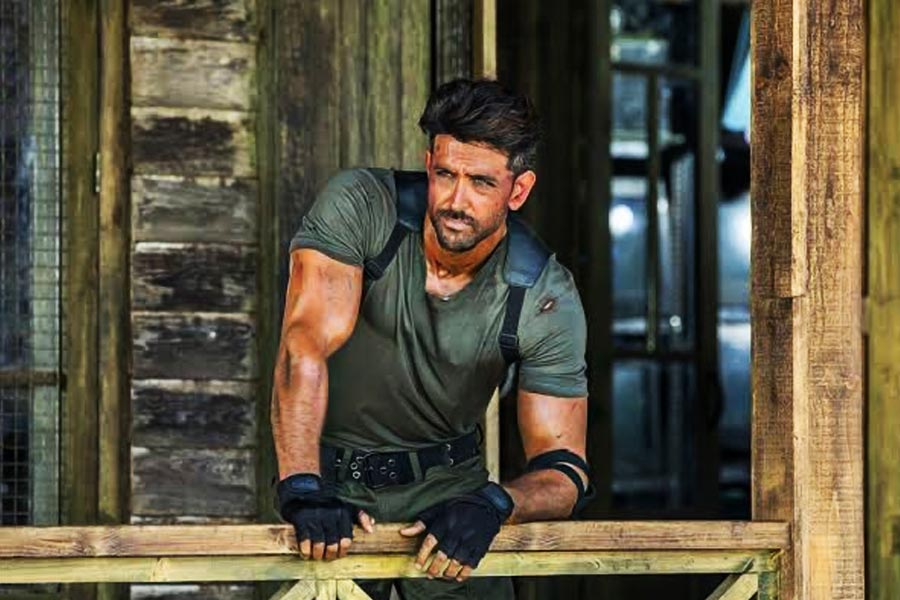 হৃতিকের এই সিনেমা মুক্তি পাওয়ার পর পরই  স্পাই ইউনিভার্স তৈরির কথা ঘোষণা করে যশরাজ। তত দিনে পাঠান তৈরির প্রাথমিক কাজে হাত পড়ে গিয়েছিল।