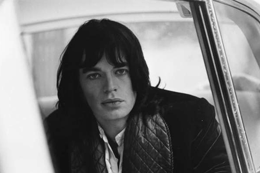 ‘রোলিং স্টোন্‌স’ ব্যান্ডের মুখ্য গীতিকার হিসাবে আন্তর্জাতিক স্তরে জনপ্রিয় হয়ে উঠেছিলেন মাইকেল ফিলিপ জ্যাগার। মাইকেলের জীবনী লেখার সময় গায়কের জীবনের খুঁটিনাটি জানতে তাঁর সংস্পর্শে এসেছিলেন ওই বইয়ের লেখক ক্রিস্টোফার অ্যান্ডারসন।