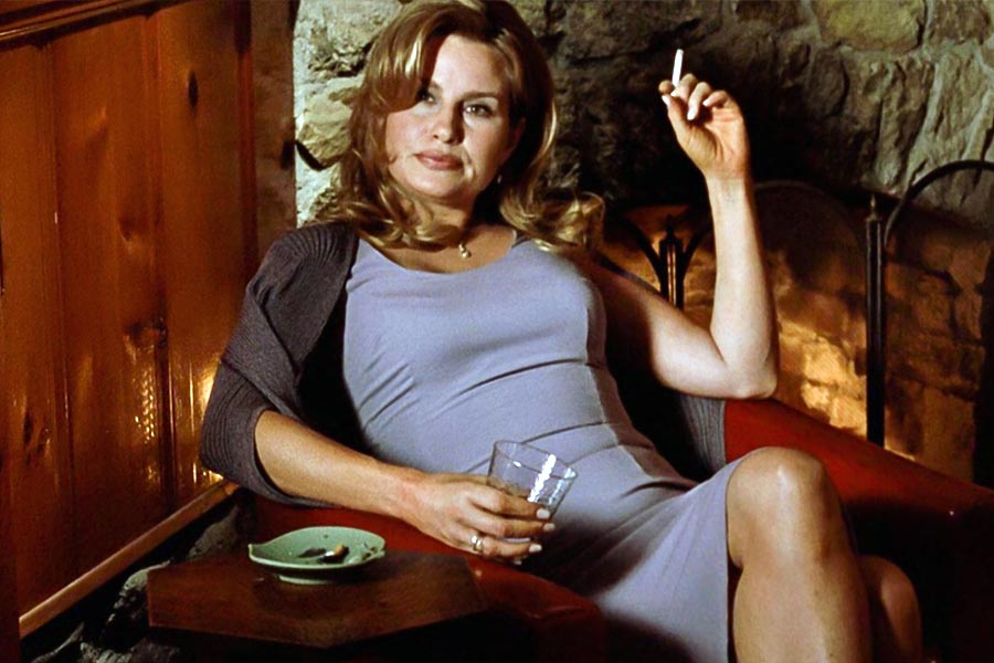 হলিউডের নামজাদা অভিনেত্রী জেনিফার কুলিজ। ‘সেক্স অ্যান্ড দ্য সিটি’, ‘আমেরিকান পাই: রিইউনিয়ন’-সহ অনেক ছবিতে অভিনয় করতে দেখা গিয়েছে তাঁকে। জেনিফার এক সাক্ষাৎকারে জানিয়েছিলেন যে, ‘আমেরিকান পাই: রিইউনিয়ন’ ছবি তাঁর জীবনে ভিন্ন স্বাদ এনে দিয়েছিল।