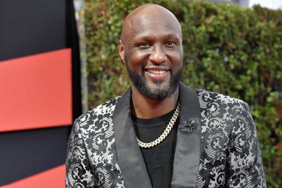 বাস্কেটবল খেলে জনপ্রিয় হয়েছিলেন লামার জোসেফ ওডোম। লামার তাঁর আত্মজীবনী ‘ডার্কনেস টু লাইট’-এ লিখেছেন, ‘‘আমার জীবনে এমন একটা সময় এসেছিল যখন আমি যৌনতা ছাড়া আর কিছুই বুঝতাম না। দু’হাজারেরও বেশি মহিলাদের সঙ্গে সঙ্গমে লিপ্ত হয়েছি আমি। কখনও কখনও আমি তাঁদের টাকাপয়সাও দিতাম। কিন্তু কোনও দিন ওই মহিলাদের আমি ছোট করে দেখিনি।’’