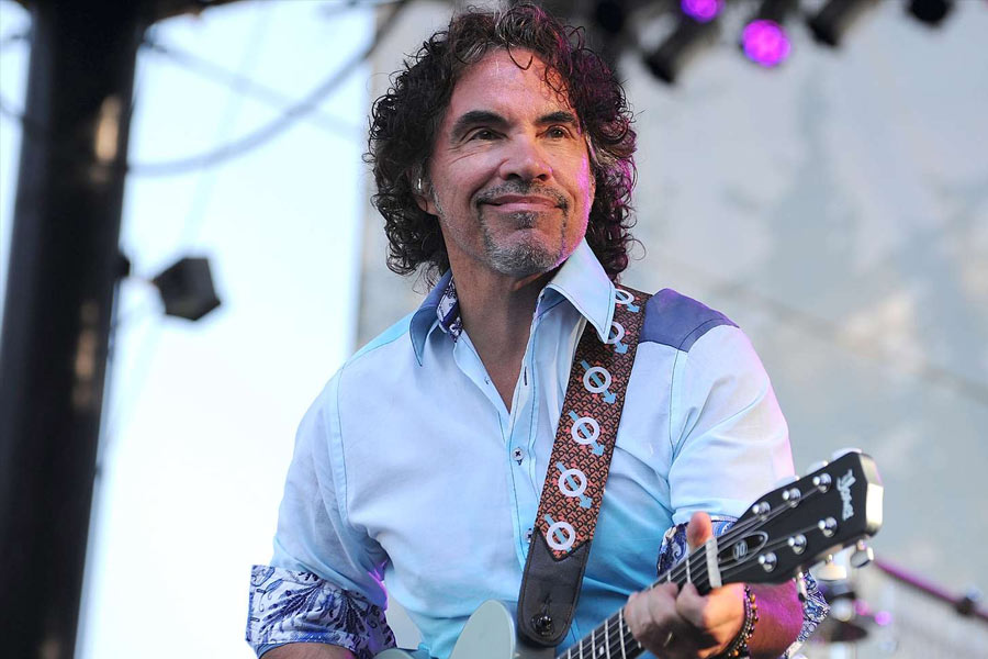 আমেরিকার বিখ্যাত সঙ্গীতশিল্পী জন উইলিয়াম ওটস তারকাদের এই তালিকায় রয়েছেন। পেজ সিক্সকে দেওয়া এক সাক্ষাৎকারে জন জানান যে, সত্তর এবং আশির দশকে তিনি সাফল্যের চূড়ায় পৌঁছেছিলেন। সেই সময় এত মহিলার সঙ্গে তিনি ঘনিষ্ঠ হয়েছিলেন যে তাঁর শয্যাসঙ্গীর সংখ্যাও মনে নেই। কমপক্ষে হাজারের বেশি মহিলার সঙ্গে তিনি সঙ্গমে লিপ্ত হয়েছিলেন বলে জানিয়েছেন তিনি।