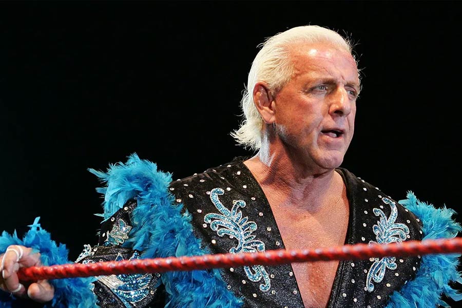 আমেরিকার বিখ্যাত কুস্তিগির ছিলেন রিচার্ড মরগ্যান ফ্লেয়ার। সারা বছরে ১০ হাজারেরও বেশি মহিলার সঙ্গে যৌনতায় মেতেছিলেন রিচার্ড। এমনটাই দাবি করেছেন তিনি। কিন্তু রিচার্ড জানিয়েছেন, ওয়েন্ডি বার্লোর সঙ্গে তাঁর বিয়ে হওয়ার পর তিনি অন্য কোনও মহিলার সঙ্গে সম্পর্কে জড়াননি।