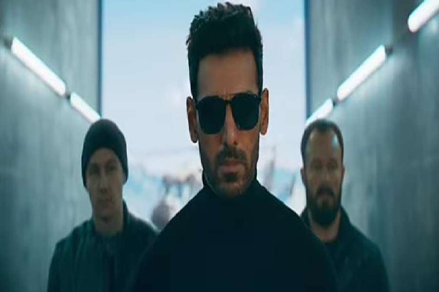 খলনায়ক হিসাবে জন এই প্রথম নন। এর আগেও একাধিক ছবিতে তাঁকে খলনায়ক কিংবা নেতিবাচক চরিত্রে কাজ করতে দেখা গিয়েছে। প্রতি ক্ষেত্রেই প্রশংসা কুড়িয়েছেন অভিনেতা।