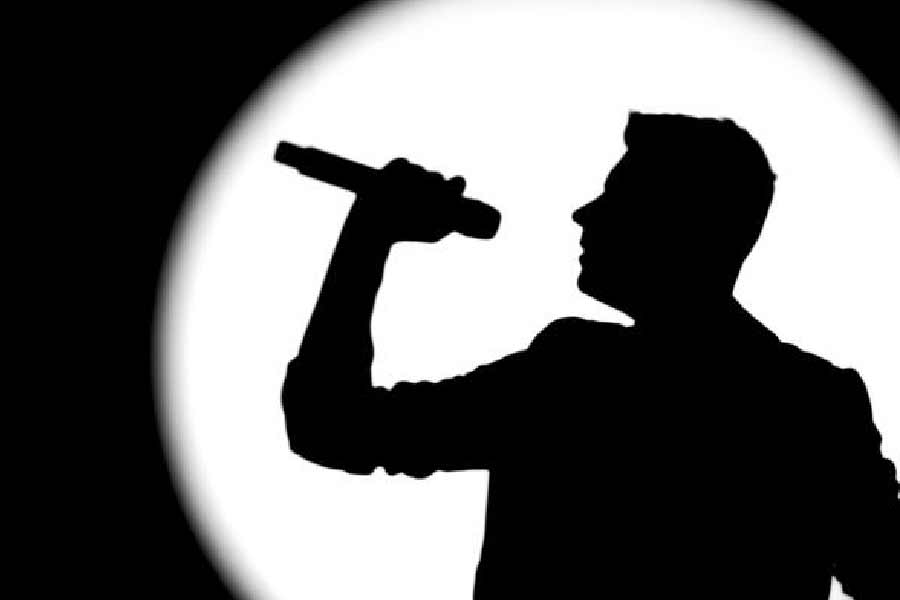 মূল্যটি যে বেশ চড়া সে ব্যাপারে সন্দেহ নেই কোনও। কারণ সেই বিশেষজ্ঞদের দেওয়া তত্ত্ব বলছে, শয়তানকে নিজেদের আত্মা বিক্রি করতেন এই শিল্পীরা। তার বদলে পাওয়া যেত কাঙ্ক্ষিত খ্যাতি।