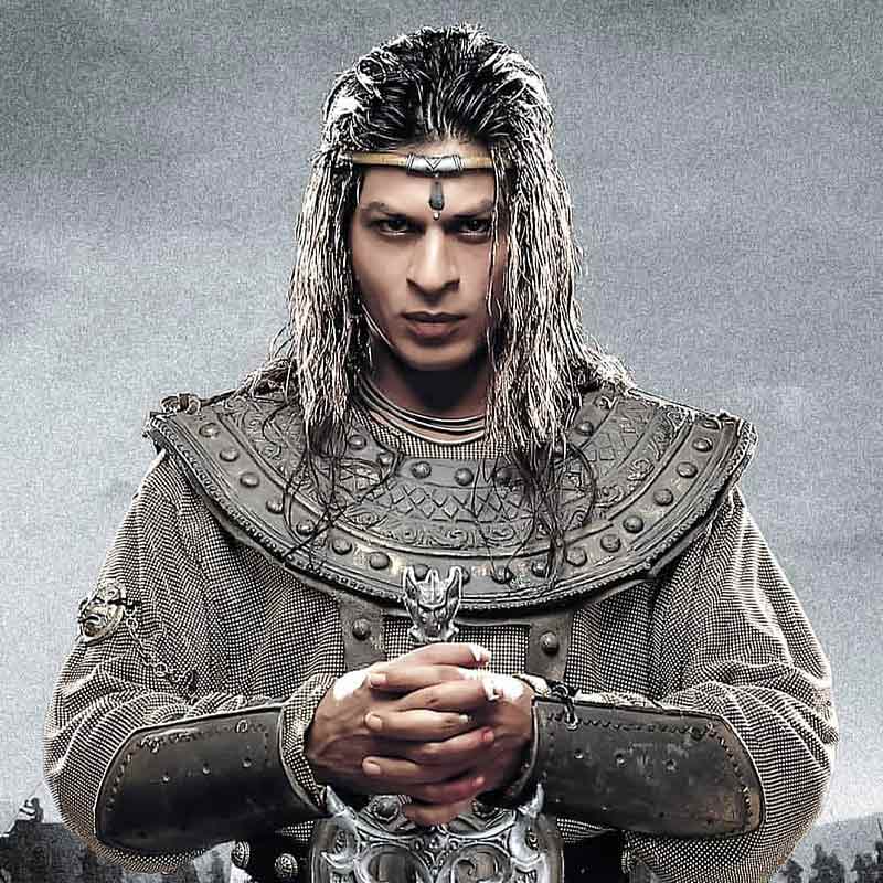 ২০০১ সালে মুক্তিপ্রাপ্ত ‘অশোক’ ছবিতে সম্রাট অশোকের লুকে ভাল মানিয়েছিল শাহরুখকে।