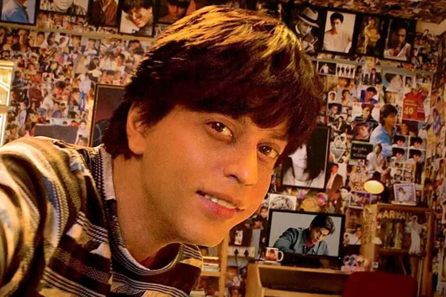 ‘হ্যাপি নিউ ইয়ার’, ‘চেন্নাই এক্সপ্রেস’, ‘দিলওয়ালে’র মতো বাণিজ্যিক ছবিতে অভিনয় করেছিলেন শাহরুখ। ২০১৬ সালের ‘ফ্যান’ ছবিতে তাঁকে দ্বৈত চরিত্রে অভিনয় করতে দেখা যায়। 