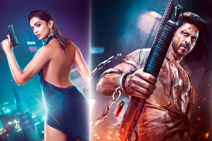 বুধবার মুক্তি পেয়েছে শাহরুখ-দীপিকা অভিনীত বড় বাজেটের সিনেমা ‘পাঠান’। প্রযোজনা সংস্থা যশরাজ ফিল্মস-এর গুপ্তচর ব্রহ্মাণ্ডের এই সিনেমা মুক্তির দিনেই সাড়া ফেলেছে।