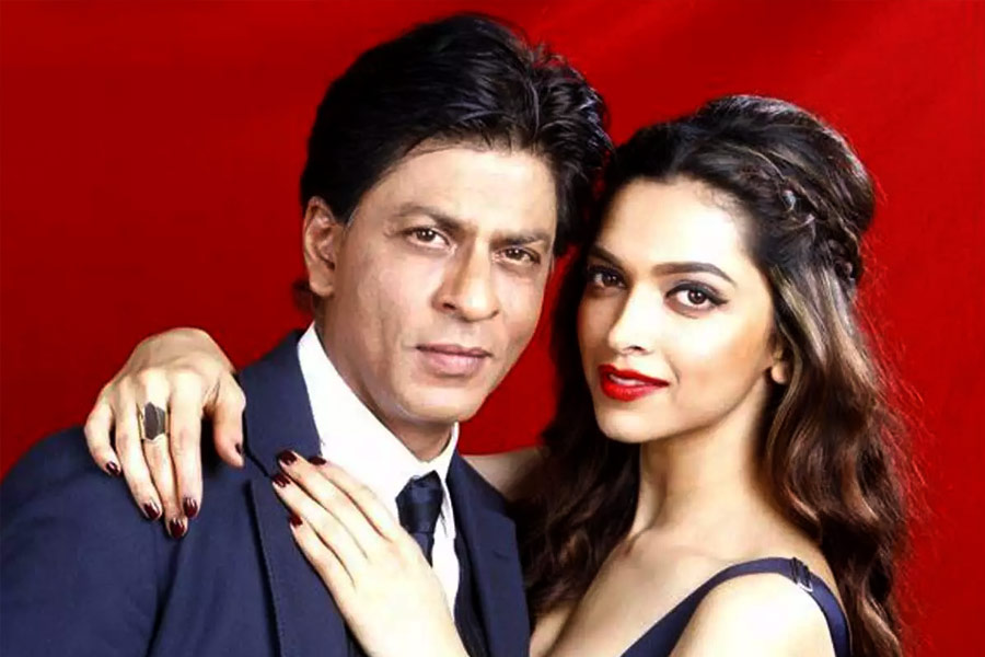 শাহরুখ-দীপিকা জুটির কোনও সিনেমাই কখনও বক্স অফিসে মার খায়নি। ‘পাঠান’-এর আগে তাঁদের একসঙ্গে করা তিনটি সিনেমাও বক্স অফিসে ১০০ কোটির গণ্ডি টপকেছিল। সেই পথেই এগোচ্ছে ‘পাঠান’ও।