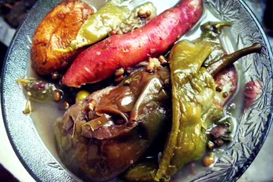 ব্রতের অন্যতম নিয়ম হল ঠান্ডা খাবার খাওয়া।