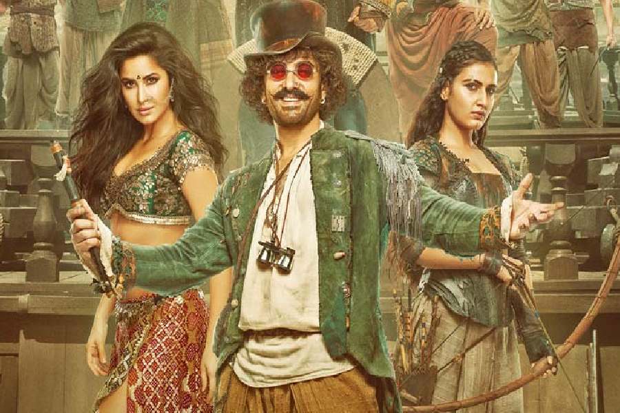 ২০১৮ সালে অমিতাভ বচ্চন, আমির খান অভিনীত ‘ঠাগস্‌ অফ হিন্দুস্তান’ ছবিটিও বক্স অফিসে জমিয়ে ব্যবসা করেছিল। মুক্তির দিনেই এই ছবির আয় ছিল ৫২ কোটি ২৫ লক্ষ টাকা। দ্বিতীয় দিনে ২৯ কোটি ২৫ লক্ষ টাকা রোজগারের পর দু’দিনের মোট আয় গিয়ে দাঁড়ায় ৮১ কোটি ৫০ লক্ষ টাকা।