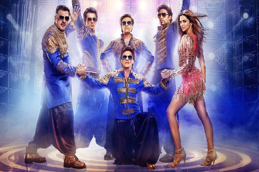 ২০১৪ সালে মুক্তি পায় ‘হ্যাপি নিউ ইয়ার’। শাহরুখ খান, দীপিকা পাডুকোন, অভিষেক বচ্চন অভিনীত ছবিটি প্রথম দিনে ৪৪ কোটি ৯৭ লক্ষ টাকার ব্যবসা করেছিল। দ্বিতীয় দিনে এই ছবি বক্স অফিস থেকে রোজগার করে ৩১ কোটি টাকা। দু’দিনের মোট আয় ৭৬ কোটি টাকার বেশি।