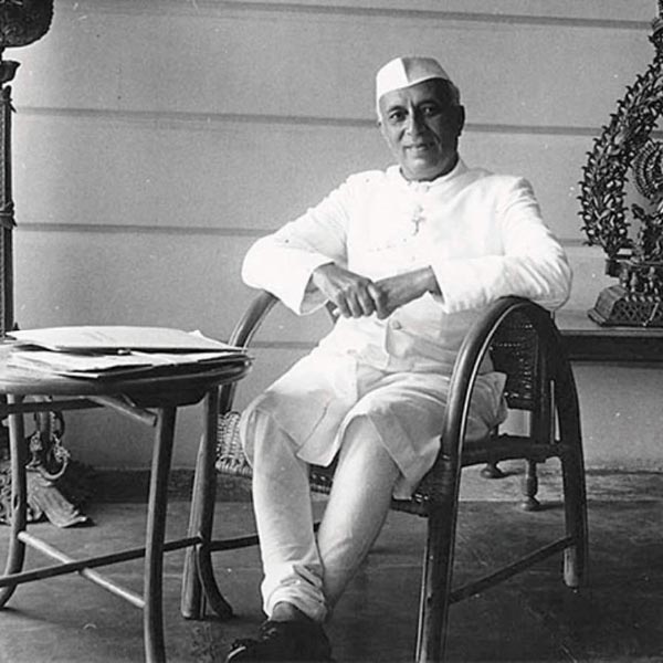 ভারতের তৎকালীন প্রধানমন্ত্রী জওহরলাল নেহরুর সঙ্গে সখ্য ছিল ভাবার। নেহরু তাঁকে দেশের পরমাণু গবেষণা বিষয়ক কর্মসূচির ডিরেক্টর হিসাবে নিয়োগ করেছিলেন। 