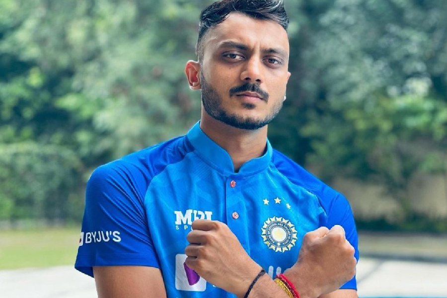 বিয়ের মণ্ডপ থেকে অক্ষর এবং মেহার একাধিক ছবি এবং ভিডিয়ো প্রকাশ্যে এসেছে। ছবিতে দেখা গিয়েছে বিয়ের অনুষ্ঠানের বেশ কিছু ঝলক।