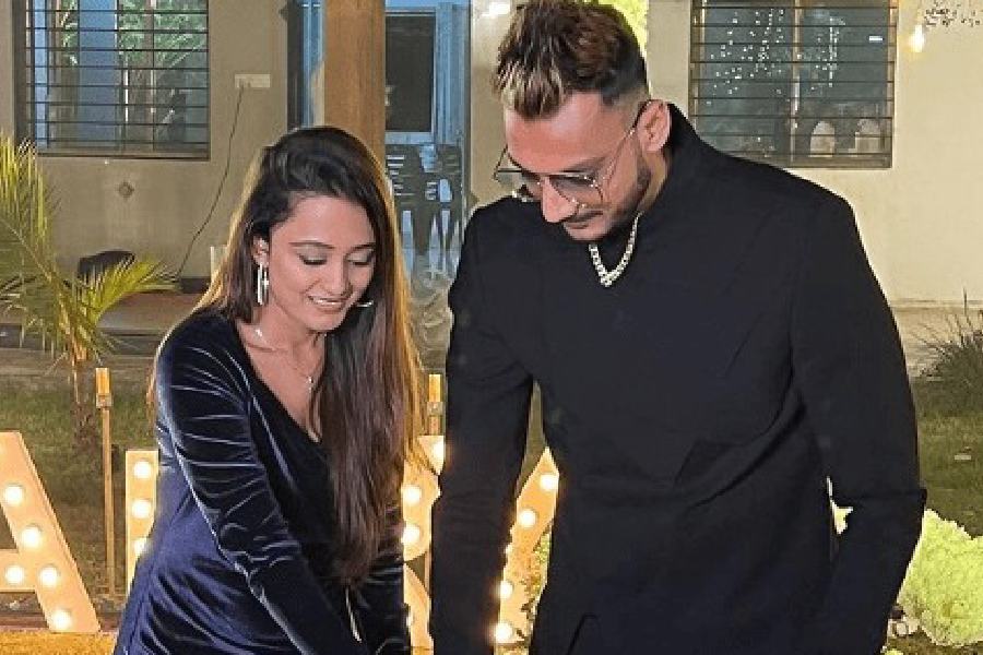 অক্ষরের সঙ্গে মেহার বাগ্‌দান হয়ে গিয়েছিল আগেই। ২০২২ সালের ২০ জানুয়ারি বাগ্‌দানের এক বছরের মাথায় আনুষ্ঠানিক বিয়ে সারলেন তাঁরা।