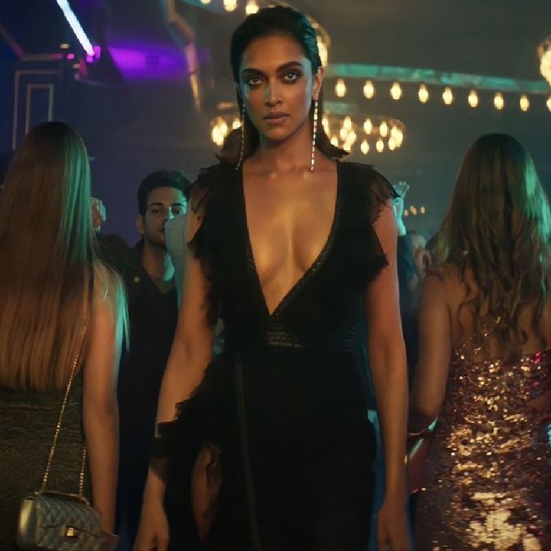 এই ছবিতে গুরুত্বপূর্ণ ভূমিকা ছিল দীপিকার চরিত্রের। পর্দায় অনেকটা সময়ও পেয়েছেন তিনি। অ্যাকশনপ্রধান ছবিতে অ্যাকশনের মাধ্যমেই মুগ্ধ করেছেন দর্শকদের। ‘পাঠান’-এর মারপিটের দৃশ্যে যথেষ্ট সাবলীল দেখিয়েছে দীপিকাকে।