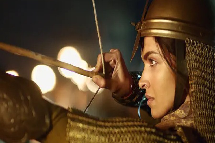 ২০১৫ সালে ‘বাজিরাও মস্তানি’ ছবিতে ইতিহাসভিত্তিক চরিত্রে দেখা যায় দীপিকাকে। এই ছবিতে রাজপুত রাজকন্যার ভূমিকায় অভিনয় করেন দীপিকা। তাঁর চরিত্রের নাম ছিল মস্তানি। তিরধনুক আর তলোয়ার হাতে লড়াই করে ইতিহাসভিত্তিক চরিত্রে যেন প্রাণ দিয়েছিলেন দীপিকা।