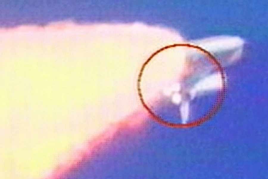 পুনঃপ্রবেশ পদ্ধতির সূচনা করার পরে, আঘাতের কারণে আগে থেকেই ক্ষতি হয়েছিল তাপ সুরক্ষা যন্ত্রের। গরম বায়ুমণ্ডলীয় গ্যাসের তাপ থেকে যানকে বাঁচানোই ছিল সেই যন্ত্রের কাজ।  