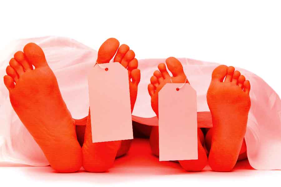 Married couple found dead inside bathroom of Mumbai flat after Holi celebration.