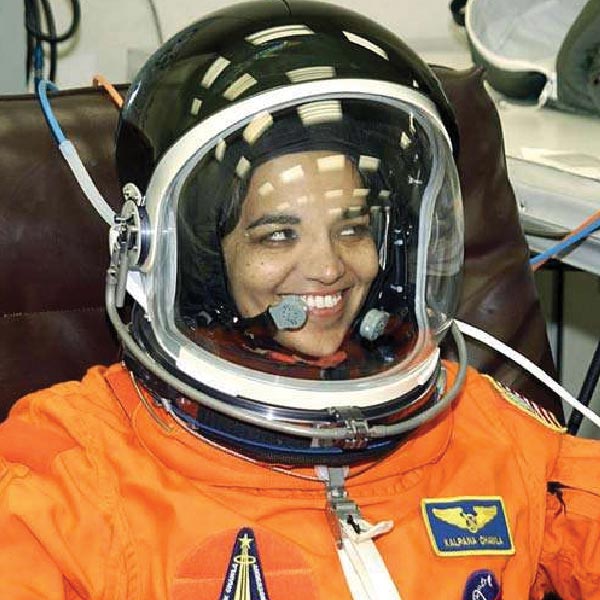 নিহত মহাকাশচারীদের মধ্যে রিক এবং কল্পনা ছাড়াও ছিলেন উইলিয়াম সি ম্যাককুল, মাইকেল পি. অ্যান্ডারসন, ডেভিড এম ব্রাউন, লরেল ক্লার্ক, ইলান রেমন। 