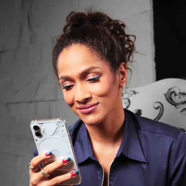 সমাজমাধ্যমে নবদম্পতিকে শুভেচ্ছায় ভরিয়ে দিয়েছেন সদ্য রাহুলের সঙ্গে ঘরপাতা আথিয়া শেট্টি-সহ বলিউডের একগুচ্ছ তারকা। আয়ুষ্মান খুরানা, অনন্যা পাণ্ডে, অনিল কপূর থেকে মীরা কপূর-সহ অনেকে।