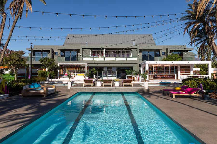 ব্রিটিশ টেলিভিশনের জনপ্রিয় ডেটিং রিয়্যালিটি শো ‘লভ আইল্যান্ড’-এর দৌলতে দক্ষিণ আফ্রিকার এই ভিলার খ্যাতি বিশ্বজোড়া। ওই শোয়ের প্রতিযোগীরাই এখানে নানা খেলায় মেতে ওঠেন। শোয়ের নামেই এটি ‘লভ আইল্যান্ড ভিলা’ বলে পরিচিতি পেয়েছে।