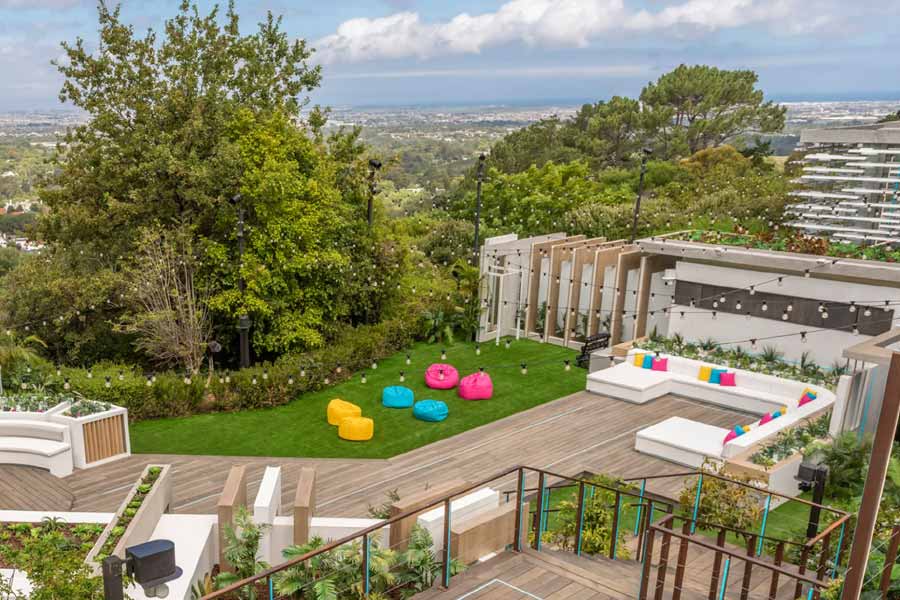 লুডাস ম্যাগনাস এস্টেটের প্রায় ২৫ একর ব্যাপী ভিলার আশপাশে ঘটেছে একাধিক অপরাধ। তার কোনওটি আজও রহস্যেমোড়া। কোনওটিতে আবার অপরাধীরা  ধরা পড়েছে। পথদুর্ঘটনায়ও প্রাণ হারিয়েছেন অনেকে।