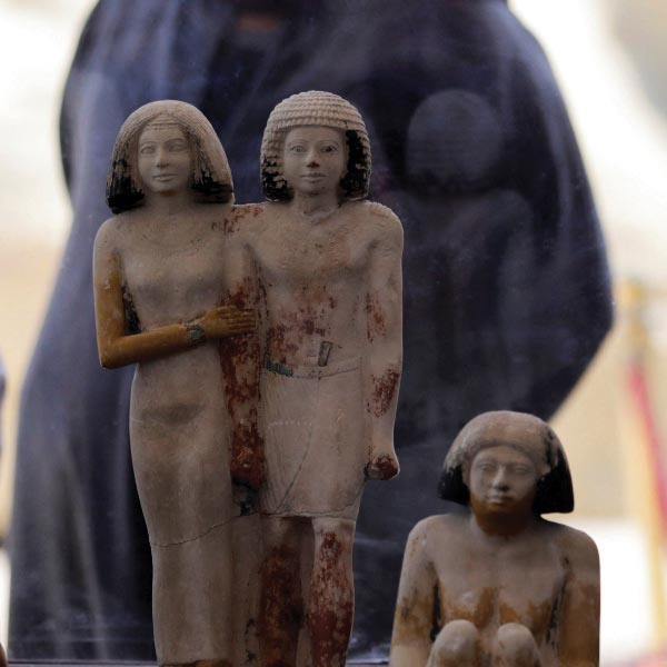 এই বিশেষ পদাধিকার বলেই মেরি পরবর্তী কালে ‘নিষিদ্ধ’ হয়ে যাওয়া বিভিন্ন ধর্মীয় উপচার পালন করতে পারতেন।