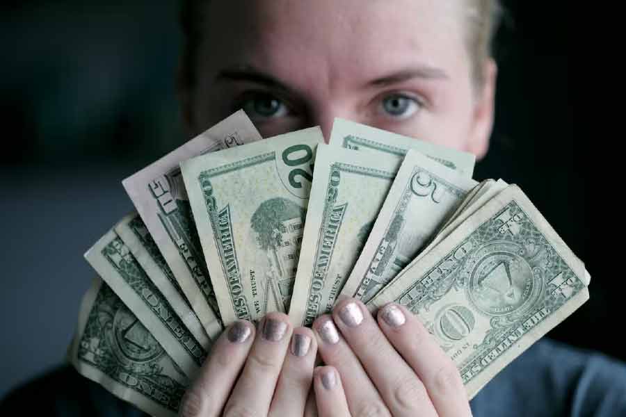 আমেরিকার ওই সংস্থার তরফে দাবি করা হয়েছে, কারচুপি করে নিজেদের সংস্থাগুলির শেয়ার দর বাড়িয়েছে আদানি গোষ্ঠী। এ নিয়ে দু’বছর ধরে তদন্ত চালিয়ে তারা এই তথ্য জানতে পেরেছে বলে দাবি করা হয়েছে ওই রিপোর্টে।