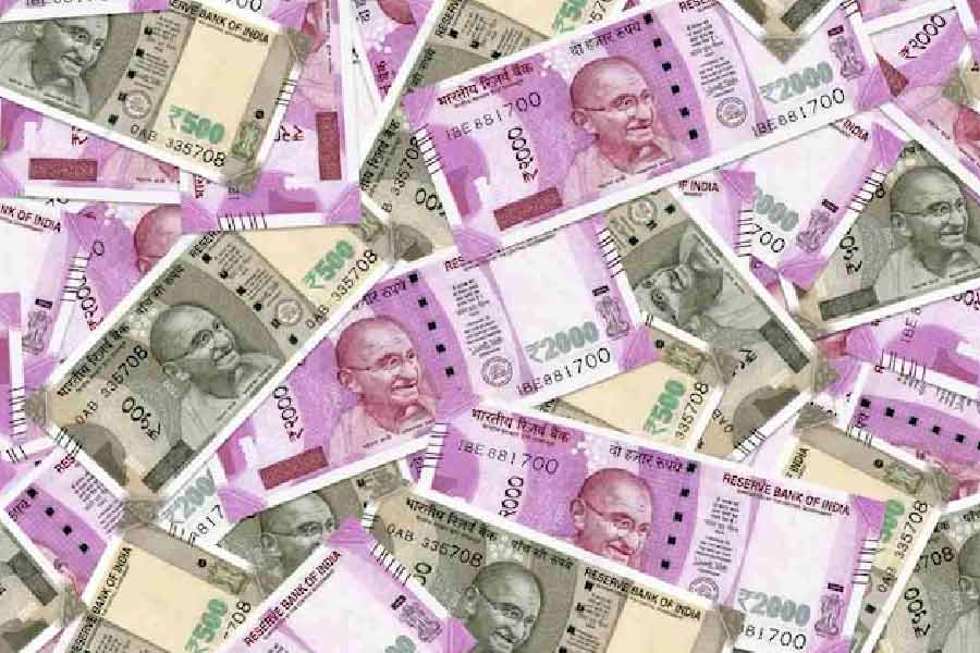 আমেরিকার সংস্থার রিপোর্টে আদানি গোষ্ঠীর বিরুদ্ধে জালিয়াতির অভিযোগও করা হয়েছে। মরিশাস, আরব আমিরশাহির মতো কিছু দেশে আদানি পরিবারের মালিকানাধীন কিছু ভুয়ো সংস্থার কথা উল্লেখ করা হয়েছে।