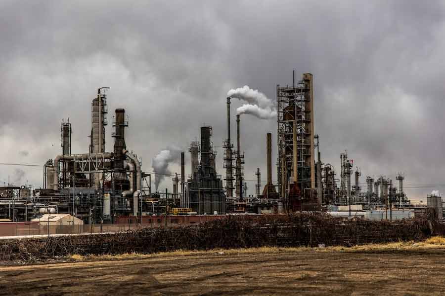 শুক্রবার আদানি টোটাল গ্যাস খুইয়েছে ৭৯ হাজার ৭৮৮ কোটি টাকা। আদানি গ্রিন এনার্জি খুইয়েছে ৫৭ হাজার ৮৭৬ কোটি টাকা। আদানি ট্রান্সমিশনও ধাক্কা খেয়েছে। তারা খুইয়েছে ৫২ হাজার ৫৩১ কোটি টাকা।