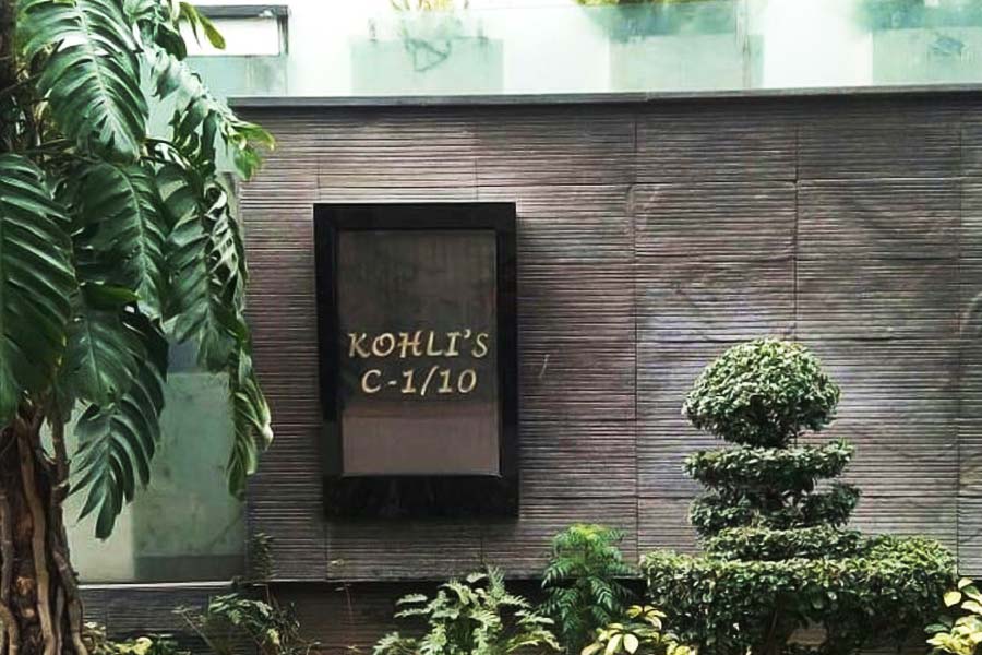 ১০ হাজার বর্গফুটের এই বাংলোর বাজারমূল্য ৮০ কোটি টাকা।