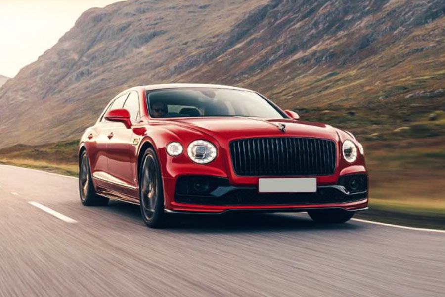 বেন্টলে ফ্লায়িং স্পার ব্র্যান্ডের একটি বিলাসবহুল গাড়ি রয়েছে বিরাটের। এই গাড়িটি কিনতে ৩.৯৭ কোটি টাকা খরচ করেছেন ক্রিকেটার।