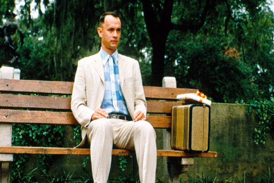 তার বছর তিনেক আগে অর্থাৎ, ১৯৯৪ সালে মুক্তি পায় ‘ফরেস্ট গাম্প’। এই ছবির প্রথম তিন দিনের মোট রোজগার ছিল প্রায় ২০০ কোটি টাকা।