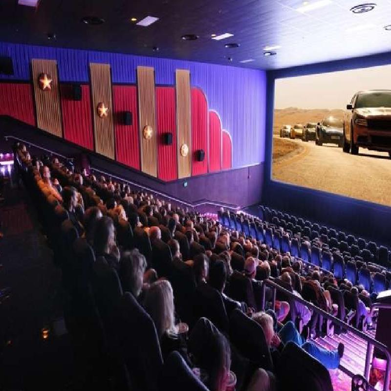 পরিসংখ্যান অনুযায়ী ‘পাঠান’-এর টেক্কা দিচ্ছে হলিউডের এই জনপ্রিয় ছবিগুলির সঙ্গে। তবে মনে রাখতে হবে, এই ছবিগুলি নব্বই দশকের। টাকার দাম অনুসারে আয়ের অঙ্ক তখন কম হওয়াই স্বাভাবিক। কিন্তু এই তুলনার থেকে একটি ধারণা পাওয়া যায়।